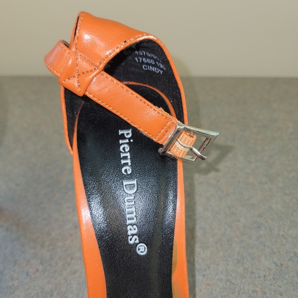 🔥Pierre Dumas Orange Heels with Colorful accents🔥 - Picture 6 of 10